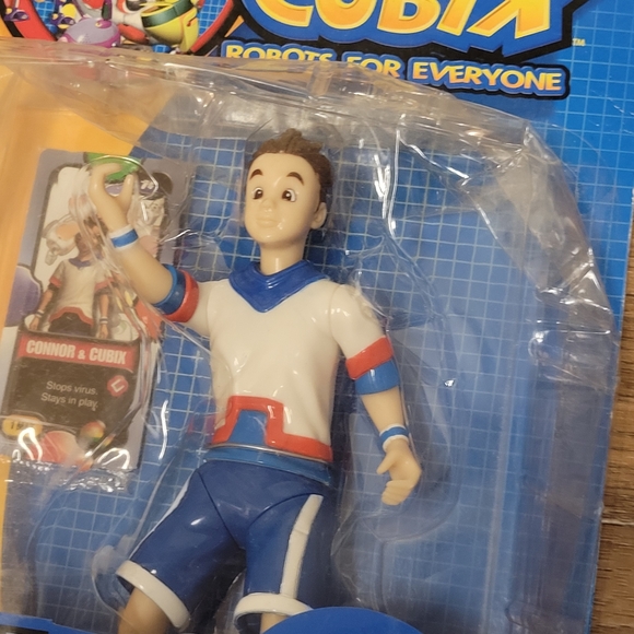Cubix Robots for Everyone CONNOR Action Figure Toy - Picture 3 of 4